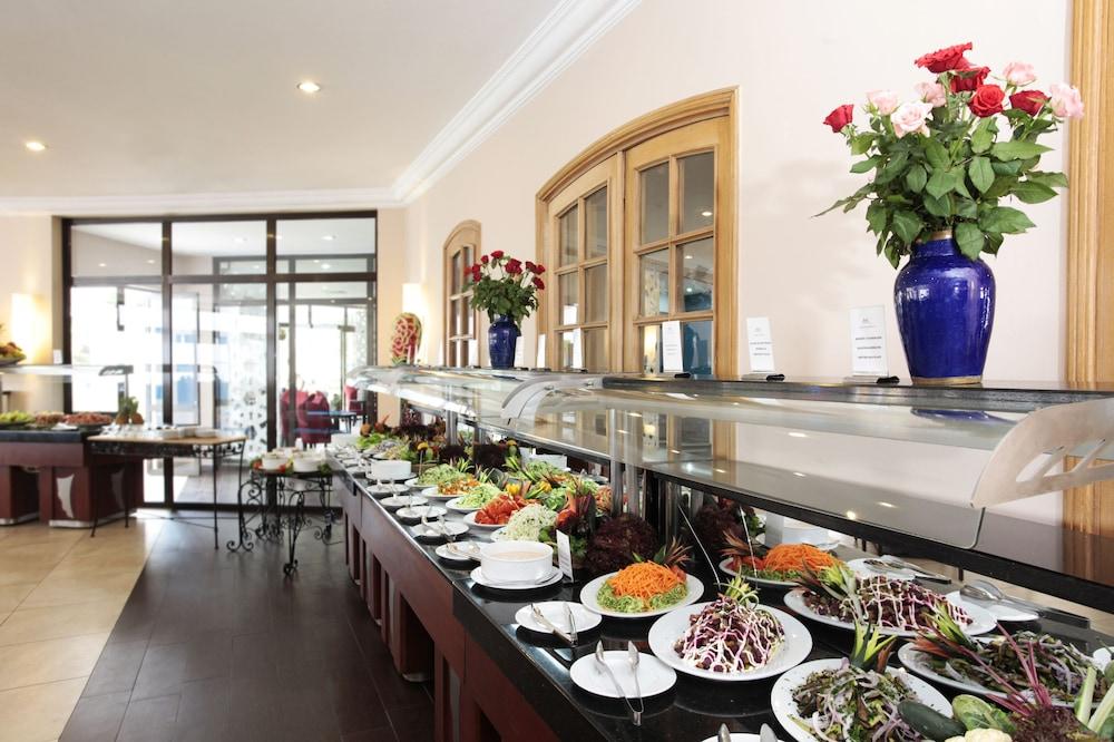 켄지 유로파 호텔 아가디르 외부 사진 A buffet at a hotel