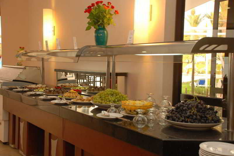 켄지 유로파 호텔 아가디르 외부 사진 A buffet at a hotel